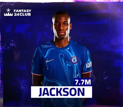 صورة للاعب جاكسون من فريق تشيلسي، يرتدي القميص الأزرق الرسمي، يظهر في المقدمة مع خلفية ملونة. مكتوب في أسفل الصورة اسمه وسعره في فانتزي الدوري الإنجليزي: 7.7 مليون.